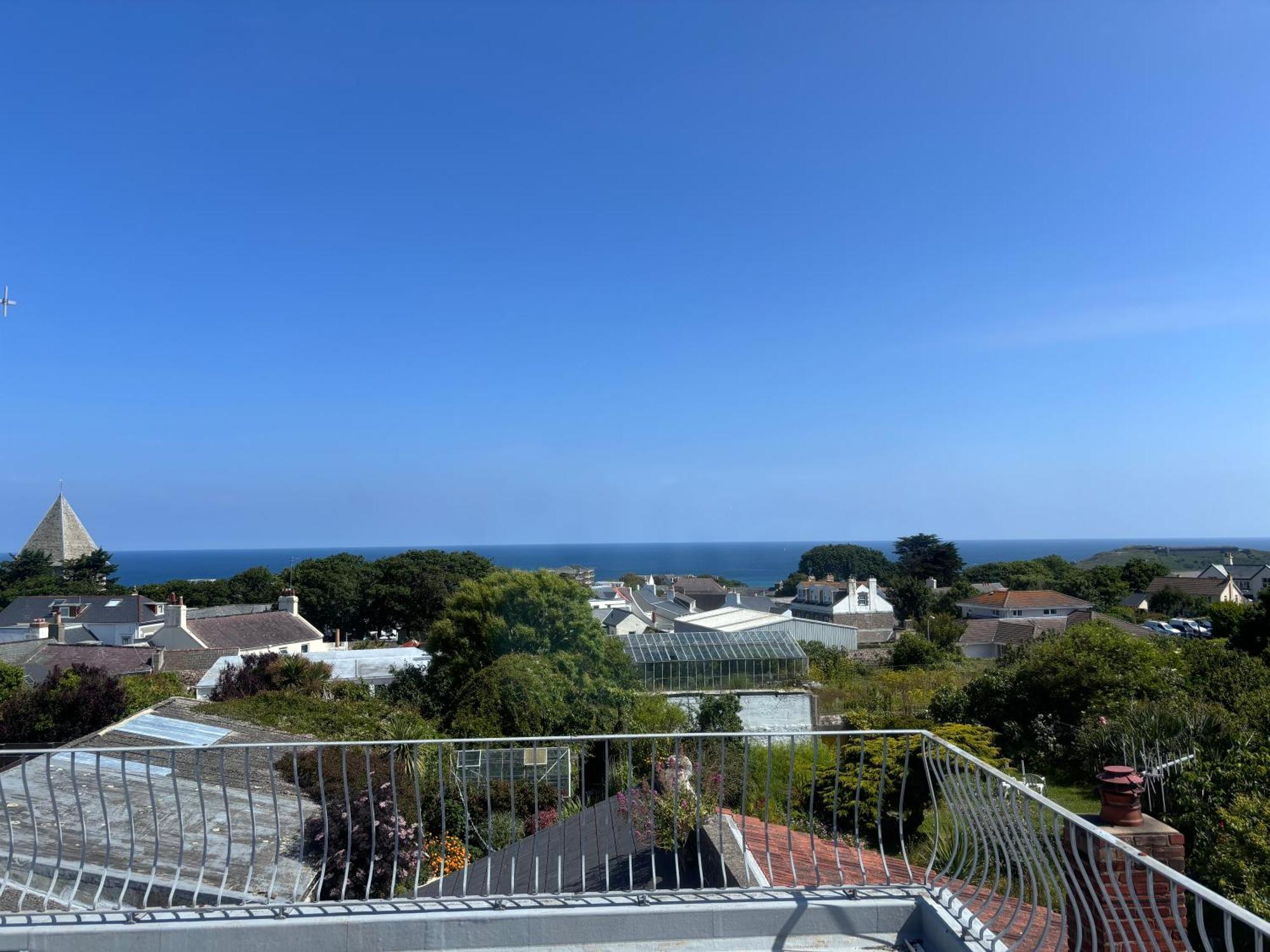 Bonjour Guest House Braye Экстерьер фото