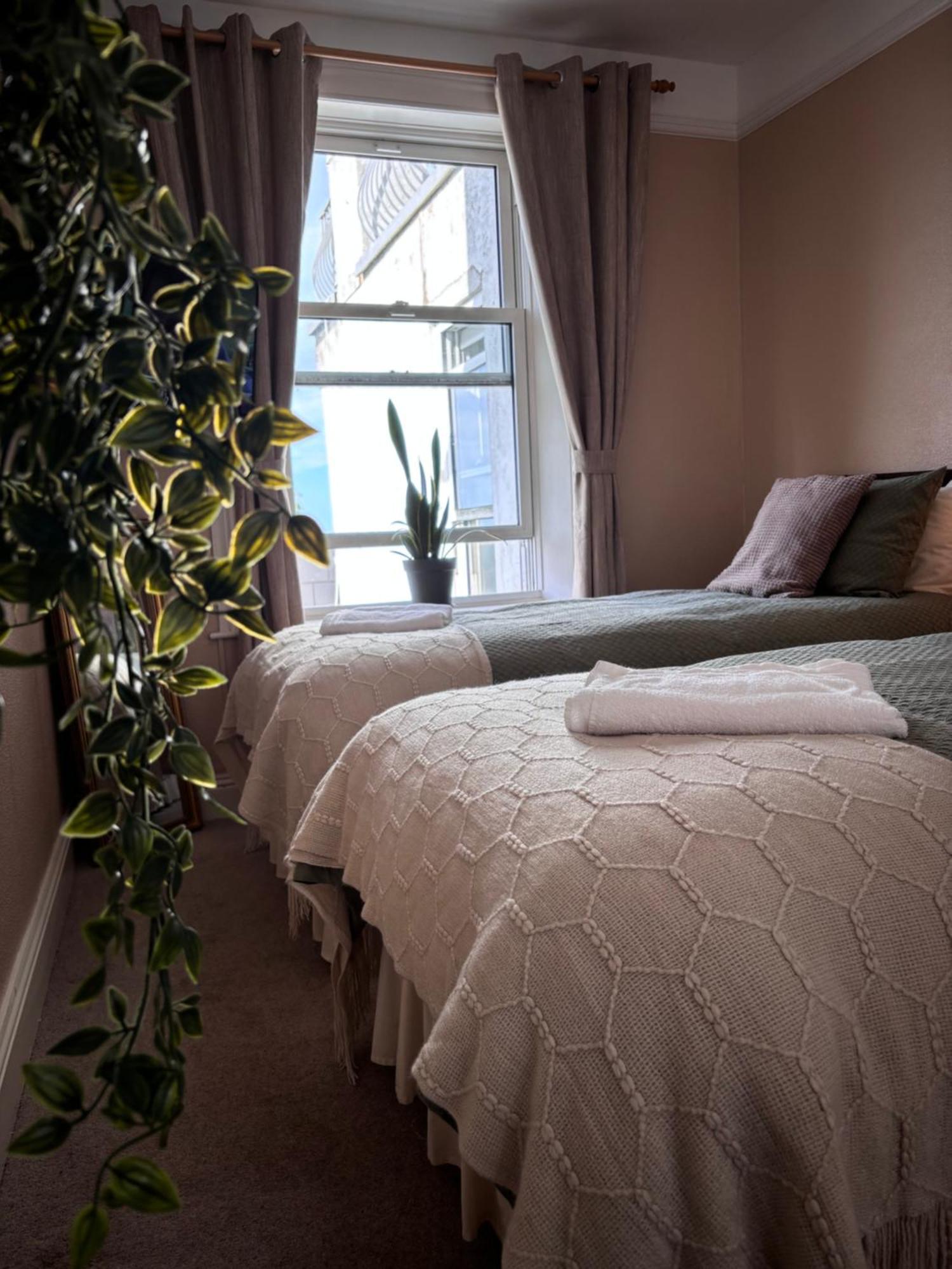 Bonjour Guest House Braye Экстерьер фото