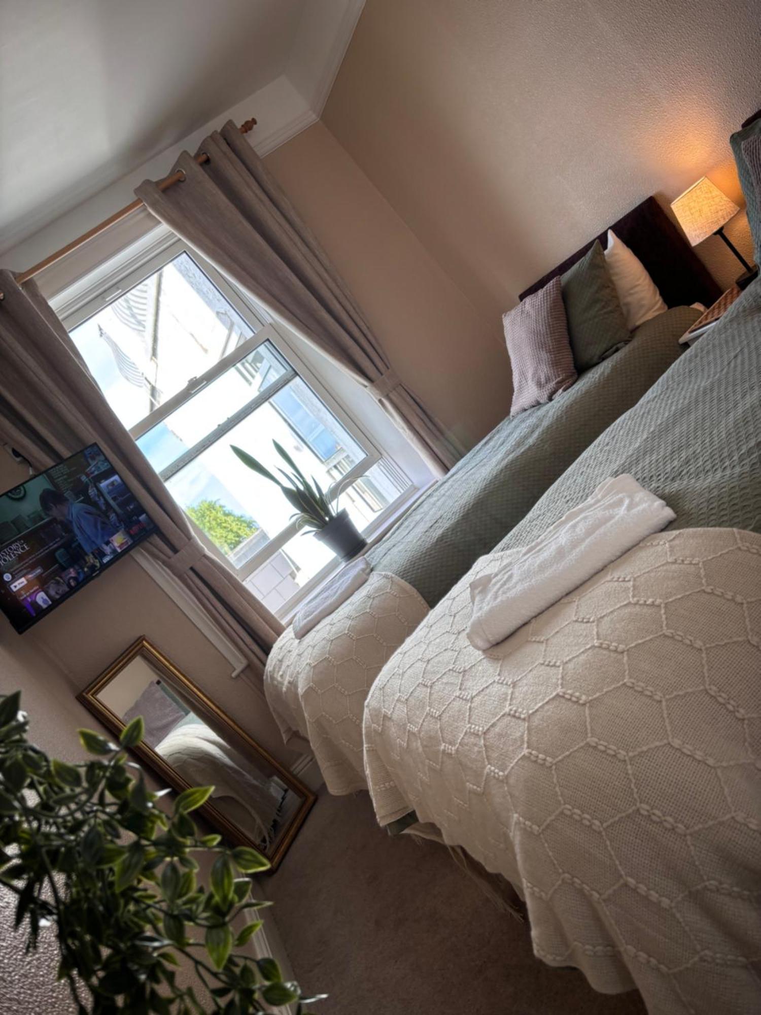 Bonjour Guest House Braye Экстерьер фото