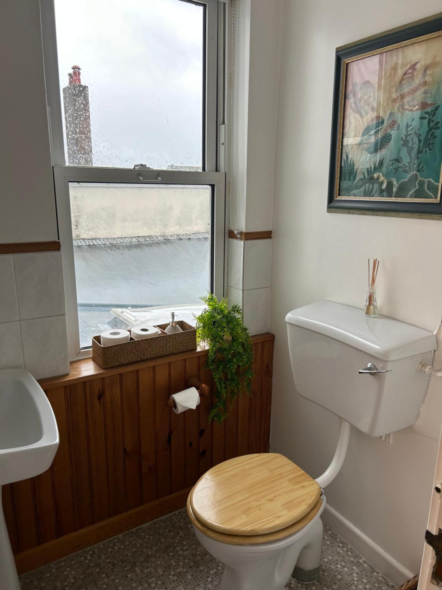 Bonjour Guest House Braye Экстерьер фото