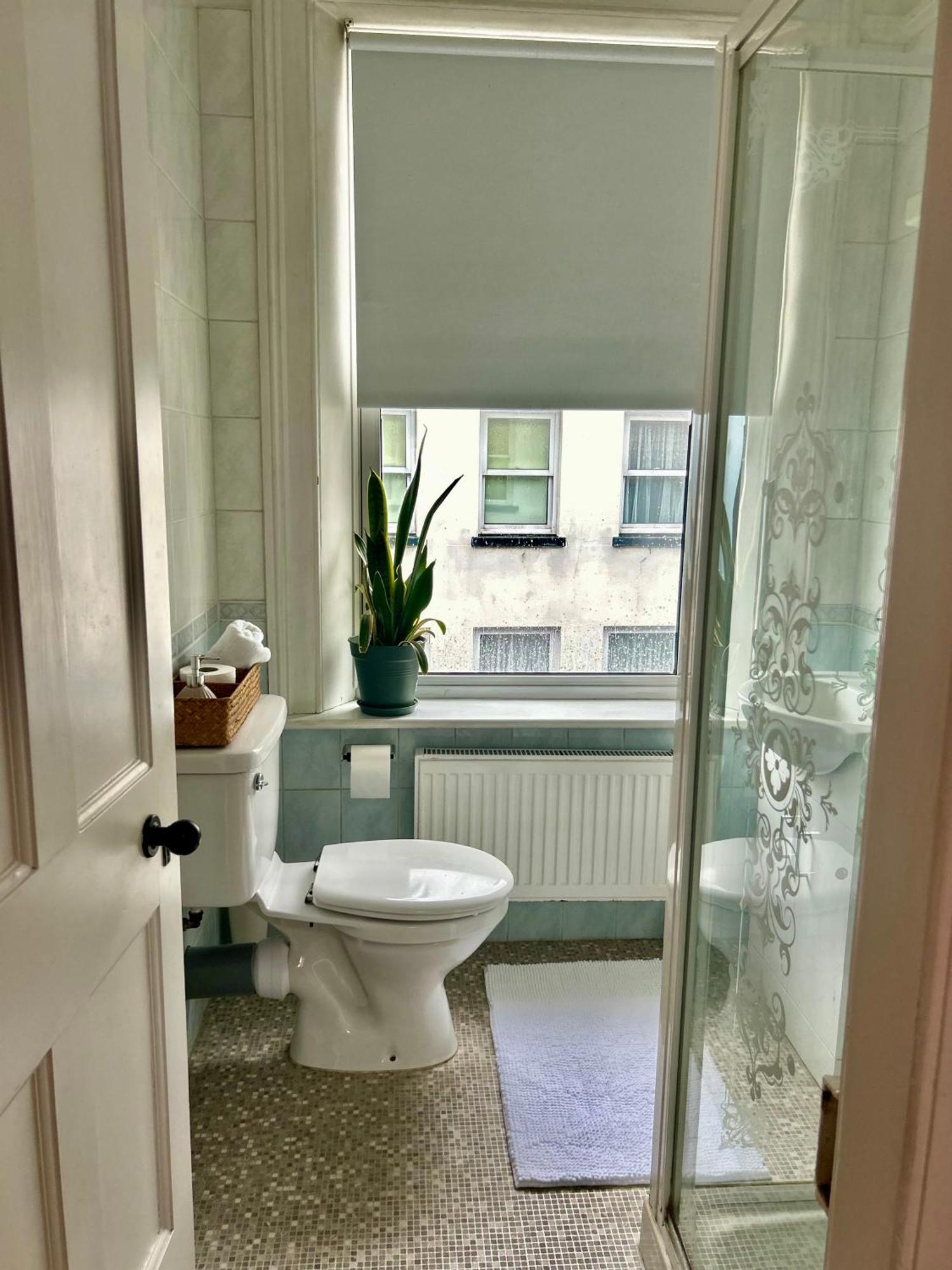 Bonjour Guest House Braye Экстерьер фото
